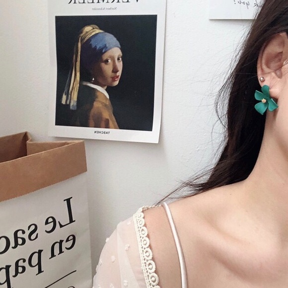 LAST Anthro Style Flower Silver Posts Earrings - Picture 8 of 8